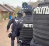 Descinderi la traficanți de artificii periculoase: percheziții în Prahova și Ilfov