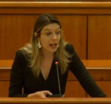 ”Ministra” care ridică din umeri în criza apei și se ascunde în spatele „reformelor”. Sau cum useriștii sunt ”curați ca lacrima” doar când le convine