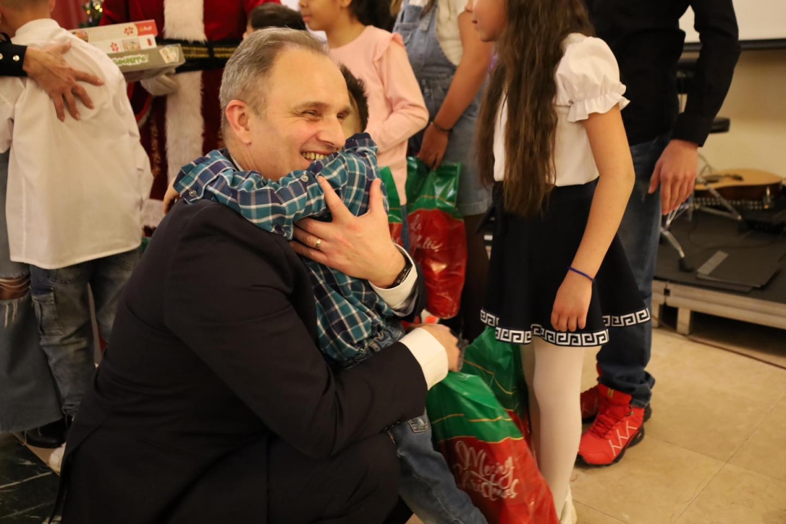 Președintele CJ Prahova, Virgil Nanu, la Gala caritabilă „Magia Crăciunului”, dedicată copiilor din sistemul de protecție al DGASPC