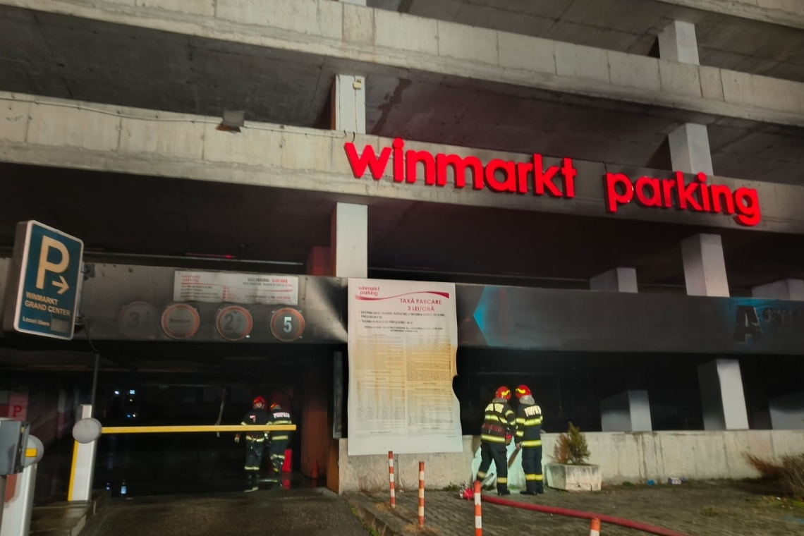 Ploiești / Incendiu, noaptea trecută, în parcarea de la Winmarkt Omnia