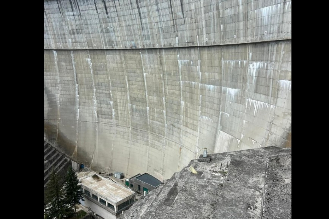 Apele Române: Nu există fisuri periculoase în Barajul Paltinu!