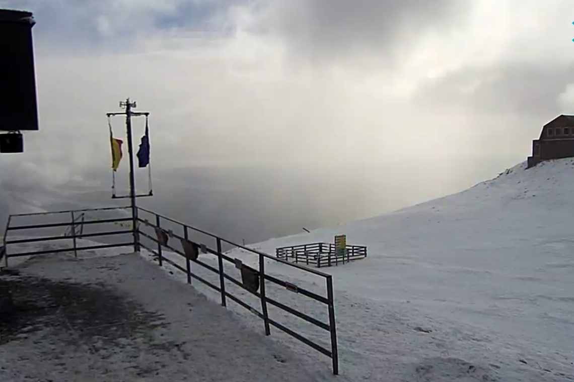 Vânt puternic în zona montană înaltă de pe Valea Prahovei. Instalațiile de transport pe cablu, oprite la Sinaia