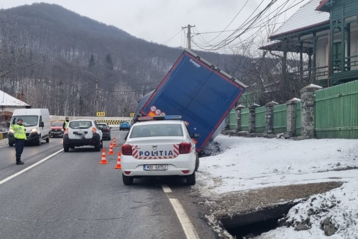 Trafic îngreunat pe DN1, la Posada, pe sensul spre Brașov, după un accident cu pagube materiale