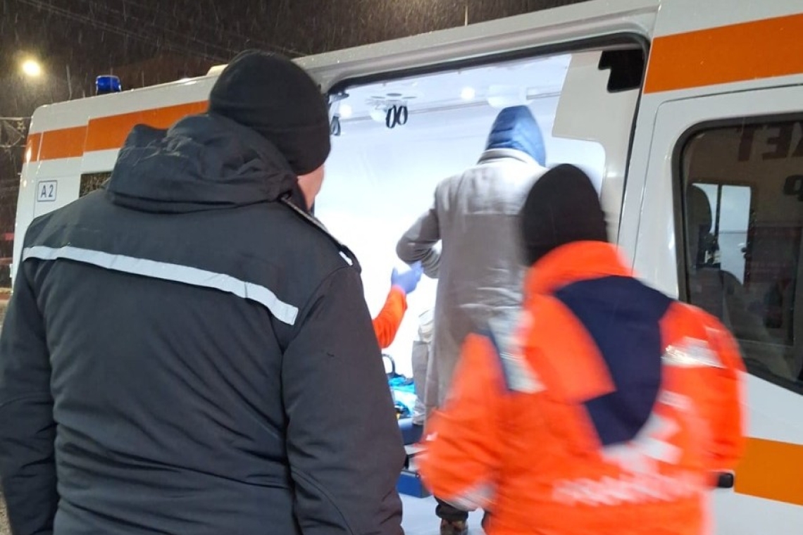 Ambulanța și Poliția Locală monitorizează persoanele vulnerabile din Ploiești. În weekend, șase oameni fără adăpost au fost duși la centrul social