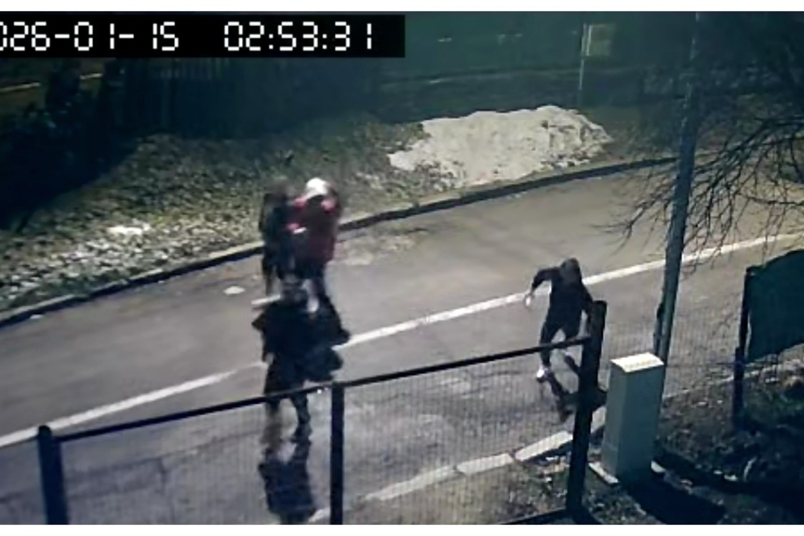 O familie din Vălenii de Munte trăiește cu teamă după atacuri nocturne repetate: „Mi-e frică să-mi mai las copiii afară”