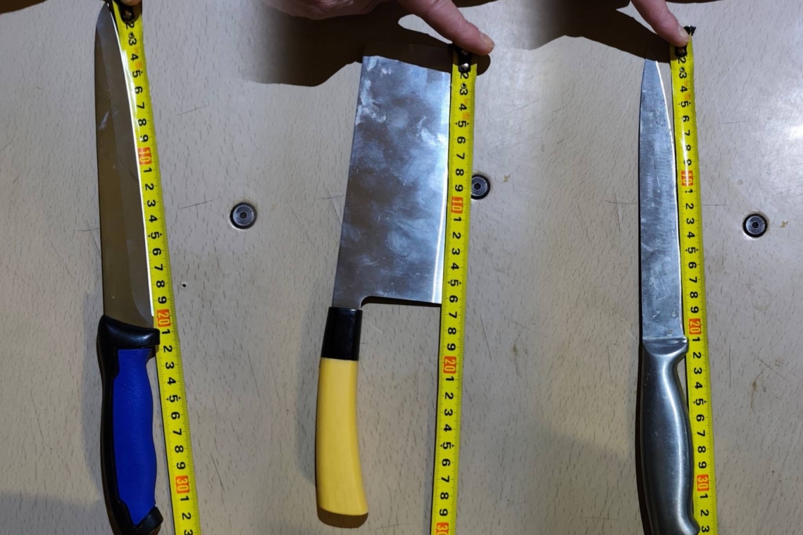 Intervenție a jandarmilor în adăpostul de noapte din Ploiești. Un bărbat amenința cu un satâr oamenii din centrul social