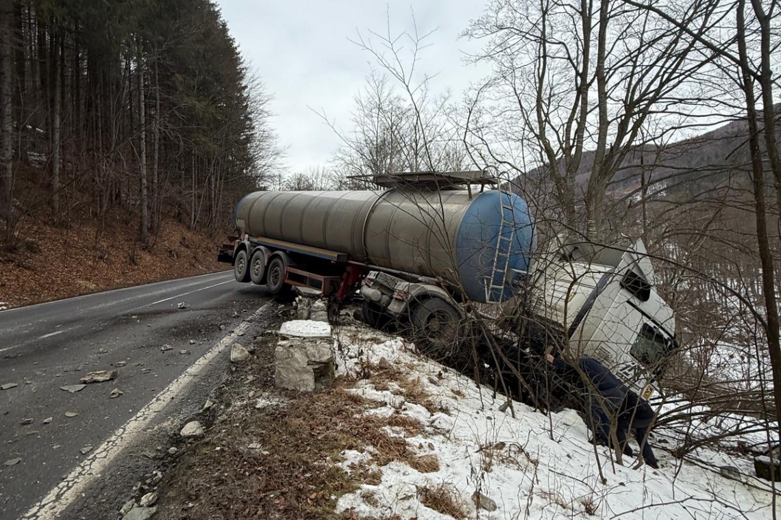 Trafic dirijat pe DN1A, în zona Măneciu-Cheia, după un accident cu o autocisternă