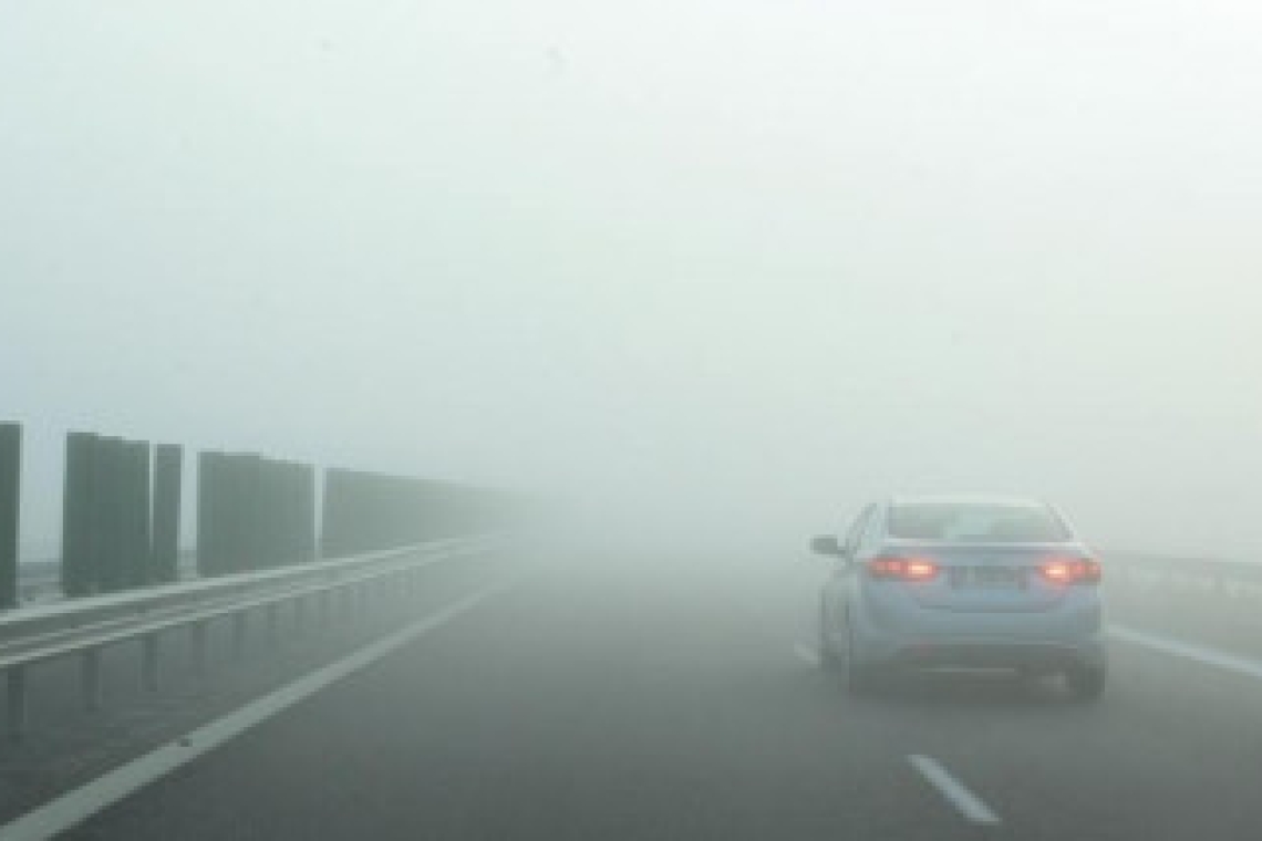 Vizibilitate redusă din cauza ceții pe drumurile din sudul țării, sâmbătă dimineață