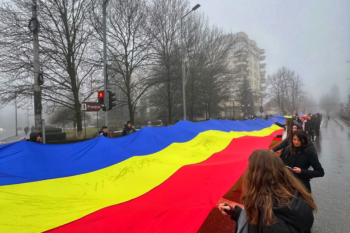 Un drapel de 100 de metri a marcat Ziua Unirii Principatelor la Câmpina