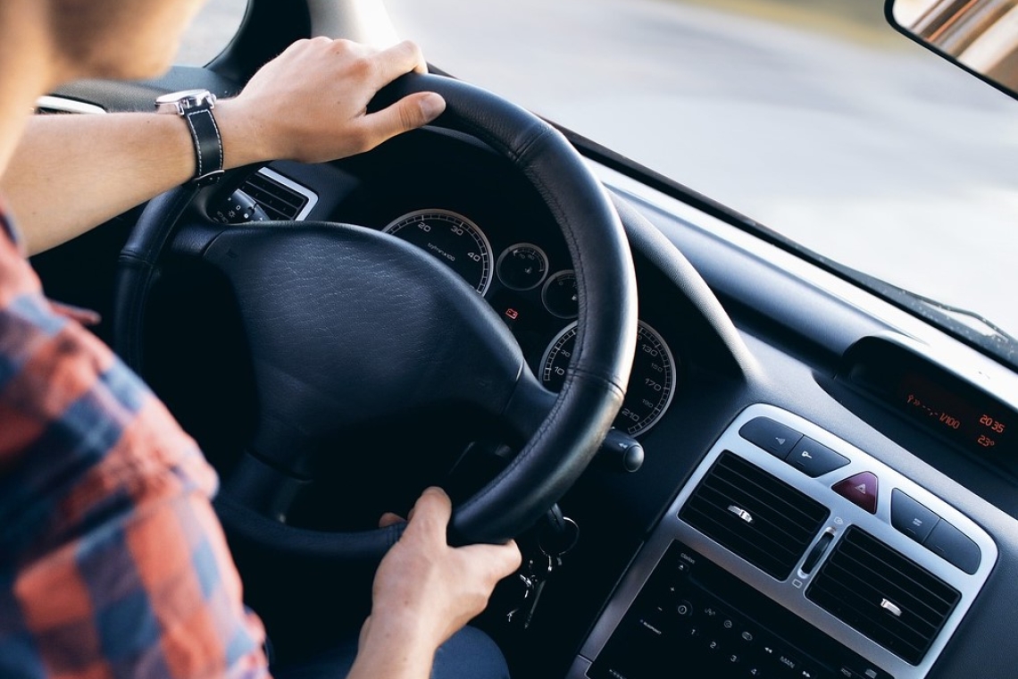 Șocant! Copil de 12 ani, din Buzău, prins la Comarnic la volanul unei mașini furate