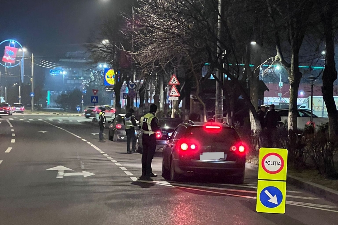 Zeci de filtre rutiere pe drumurile din Prahova, sâmbătă seară