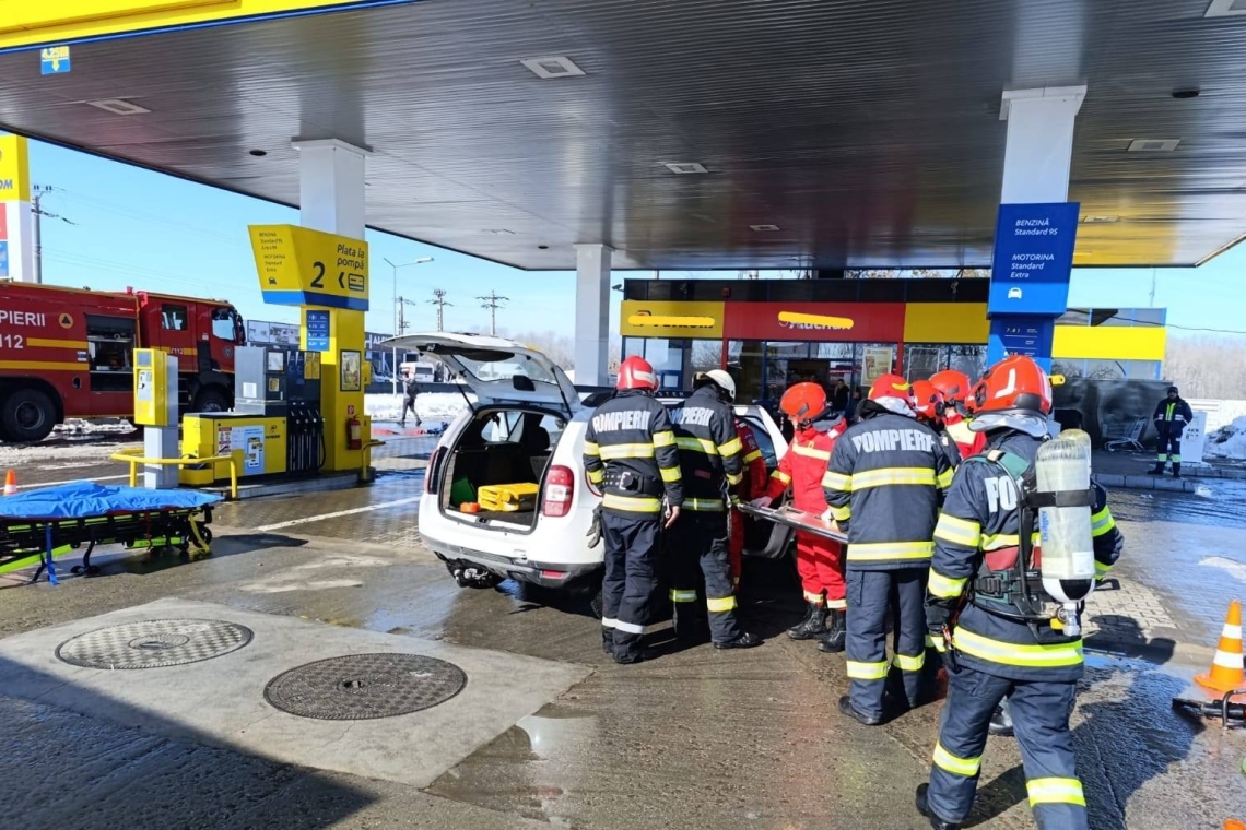 Exercițiu al pompierilor prahoveni la Potigrafu, la o stație de carburant