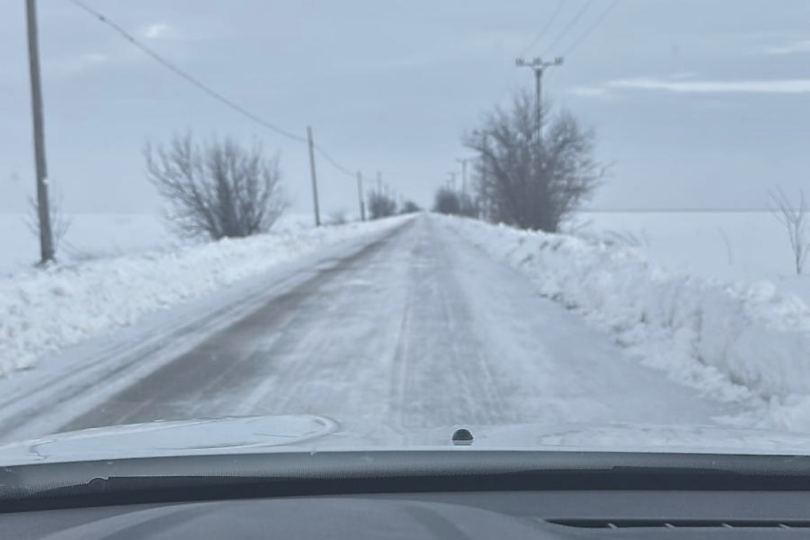 Drumul dintre Baba Ana și Boldești Grădiștea a fost redeschis, duminică dimineață, de la ora 09:30. Traficul se desfășoară în condiții de iarnă