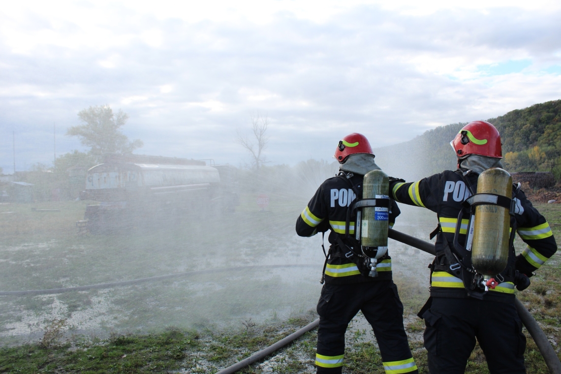 Vrei să știi cum se pregătesc salvatorii, la Școala de Pompieri din Boldești-Scăeni? Ai ocazia să afli joi, 26 februarie!