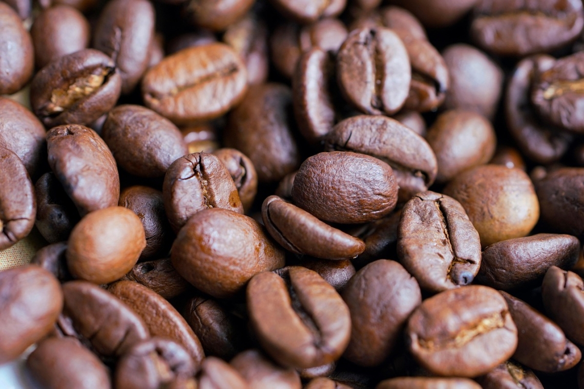 Cafeaua a devenit un lux! Dâmbovițean, prins de polițiști după ce a furat cafea dintr-un magazin din Băicoi