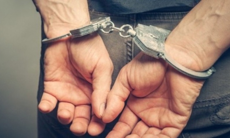 Prahovean arestat după ce și-a bătut fosta soție cu o rangă, în locuința acesteia, chiar în ziua de 8 Martie