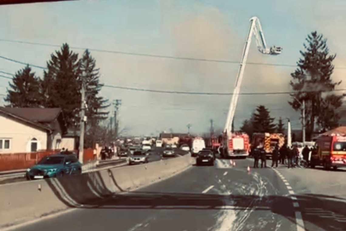 Restricții de trafic pe Drumul Național 1, din cauza incendiului de la Biserica Sf. Nicolae - Puchenii Moșneni