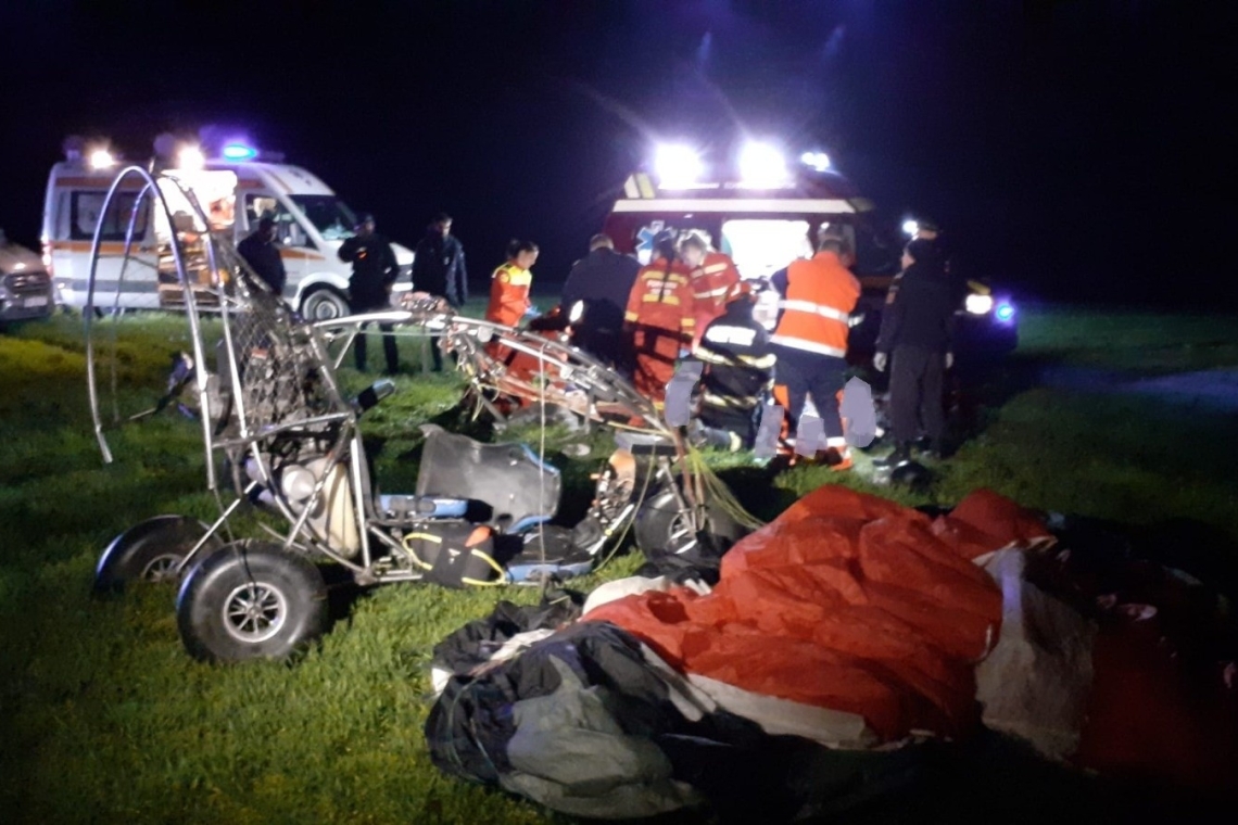 Tragedie în Bihor. Două persoane au murit după ce s-au prăbușit cu parapanta