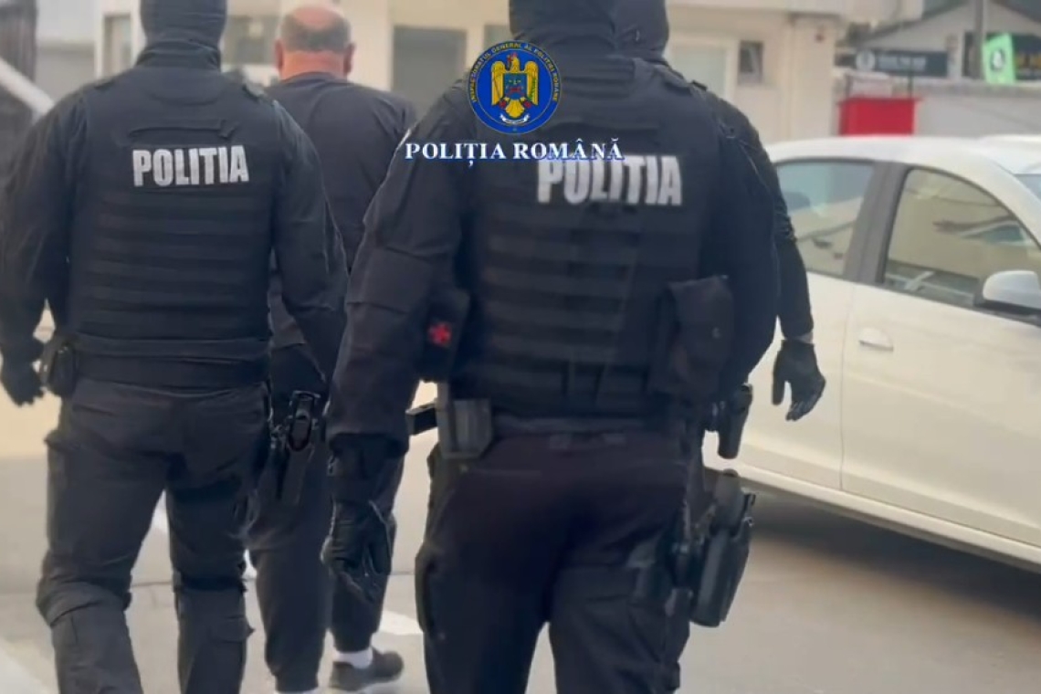 Patru bărbați suspectați că ar fi deversat substanțe periculoase în pârâul Dâmbu au fost reținuți după perchezițiile de astăzi