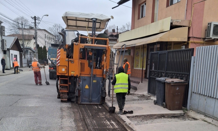 De azi, restricții de circulație pe strada Bobâlna din Ploiești pentru lucrări de asfaltare