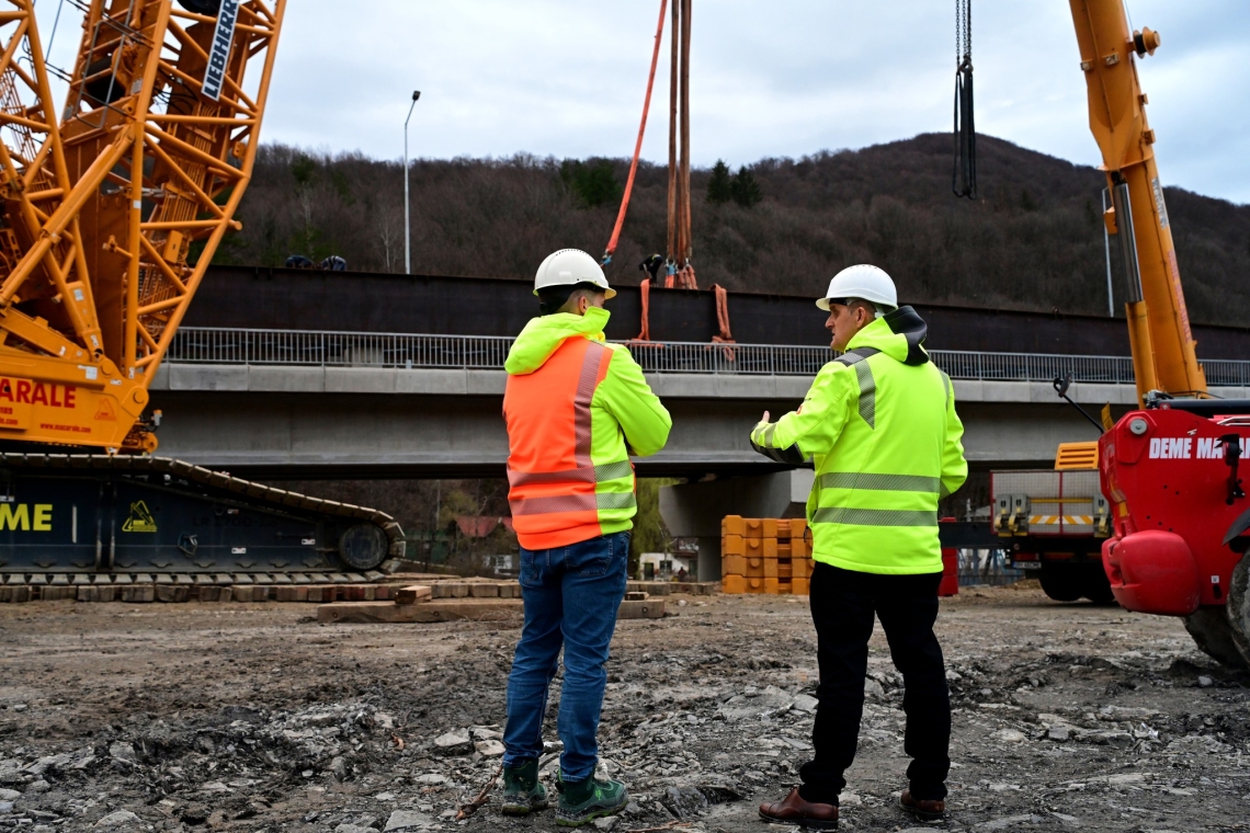 Etapă-cheie finalizată, noaptea trecută, pe centura Comarnic. Lucrările avansează spre termenul final - vara acestui an