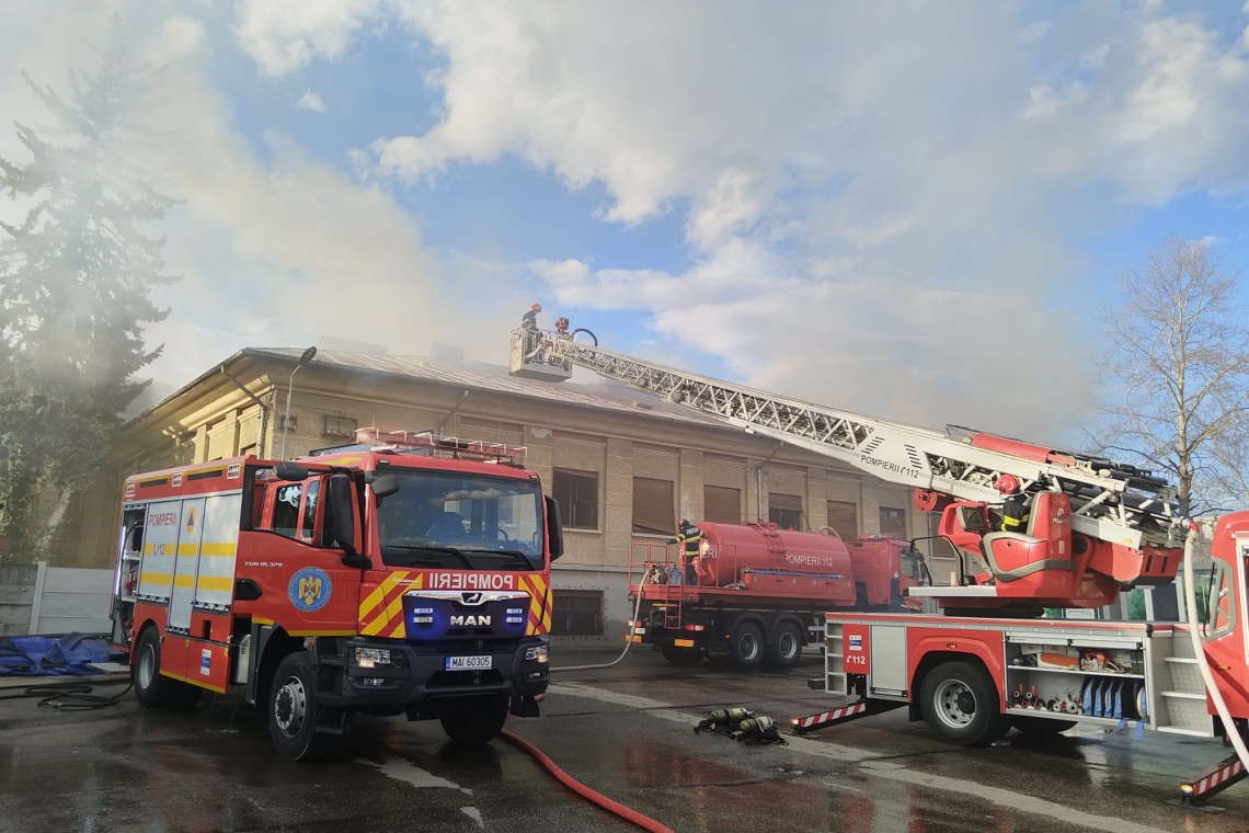 Incendiu într-o clădire a fostului Institut de Petrol și Gaze din Câmpina 