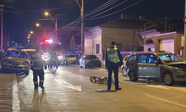 Tragedie în Ploiești, în prima zi de Paște. O femeie a murit după ce a pierdut controlul volanului și a lovit două mașini parcate