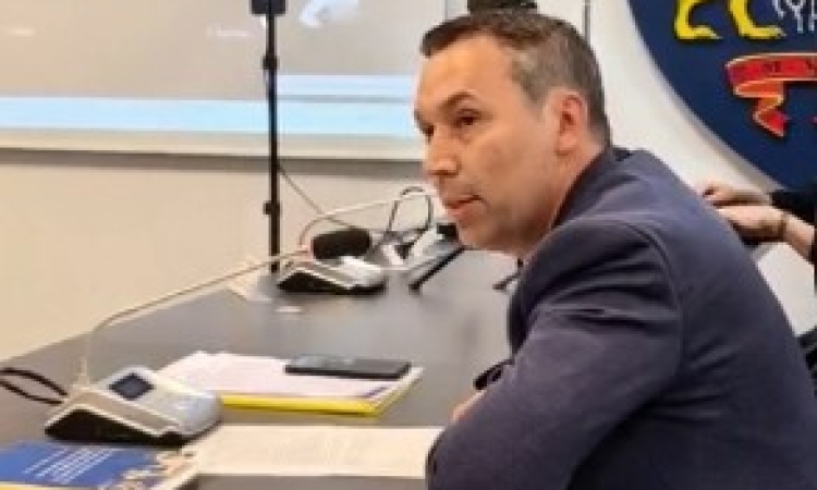 Consilierul local Mihai Apostolache i-a cerut demisia primarului Mihai Polițeanu, în ședința Consiliului Local Ploiești