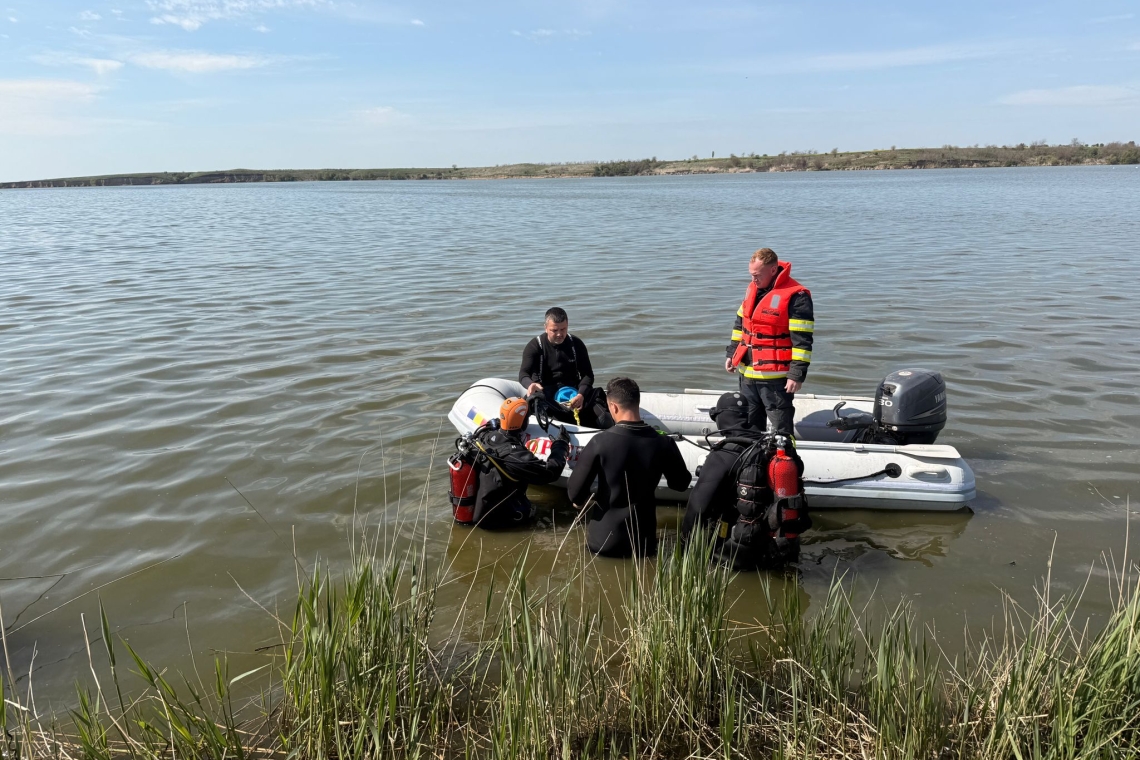 Trupul neînsuflețit al bărbatului dispărut pe lacul din Boldești Grădiștea a fost găsit de scafandri