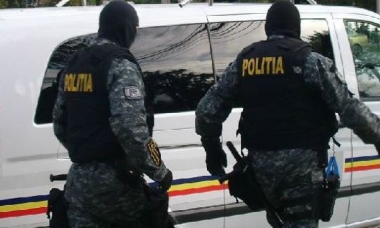 ”Mascații” și jandarmii au intervenit, duminică seară, pentru a opri un conflict izbucnit în Românești