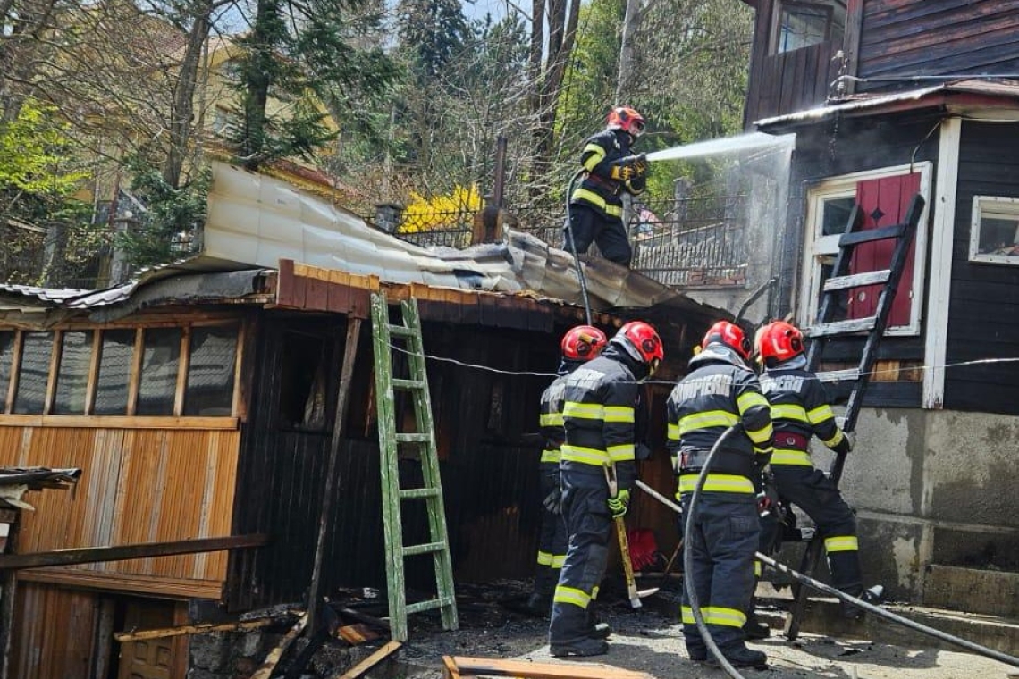 Incendiu într-o gospodărie din Sinaia, din cauza unor scăpări de gaze de la o butelie