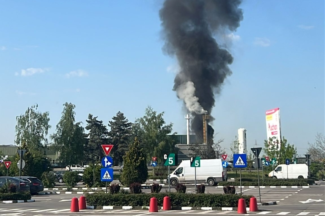 Actualizare/ Explozie urmată de incendiu la un depozit de uleiuri, lângă Ploiești