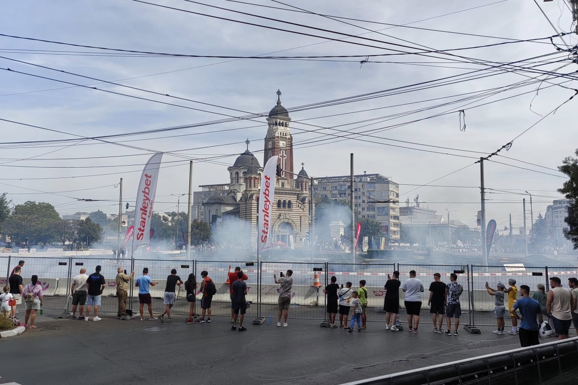 Centrul Ploieștiului, din nou blocat pentru spectacolul drifturilor: adrenalină pentru unii, haos pentru ceilalți