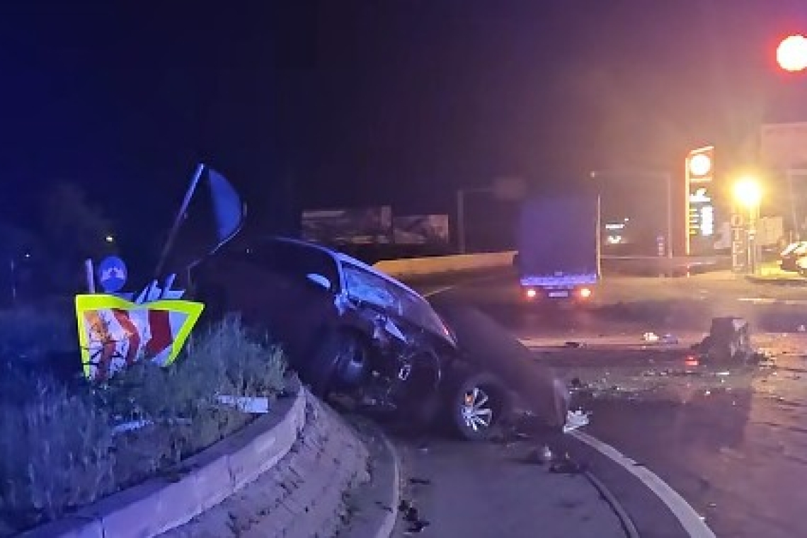 Un șofer beat și cu permisul suspendat a intrat cu mașina în giratoriul de pe Centura de Vest, noaptea trecută