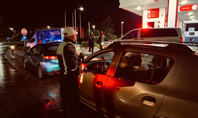 Razie de amploare pe șoselele din Prahova. Zeci de sancțiuni și un dosar penal pentru un șofer prins băut la volan