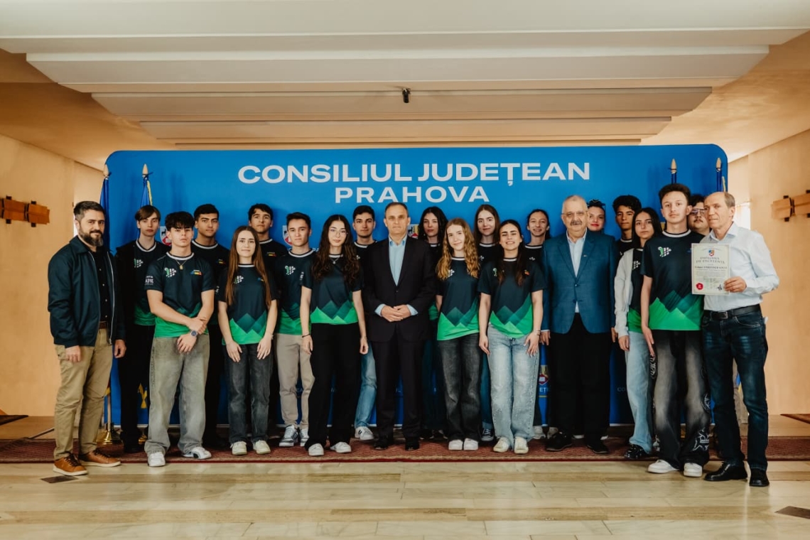 Echipa de robotică UNDEFINED, a Colegiului Național „Nicolae Grigorescu” din Câmpina, premiată de Consiliul Județean Prahova