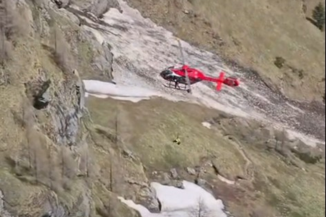 Turist bulgar, salvat cu elicopterul după ce a căzut în prăpastie, pe Valea Caraimanului