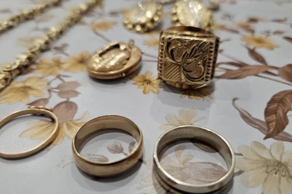 Metoda ”Pomana” a făcut o nouă victimă, în comuna prahoveană Lipănești. Escroaca - o tânără din Dâmbovița