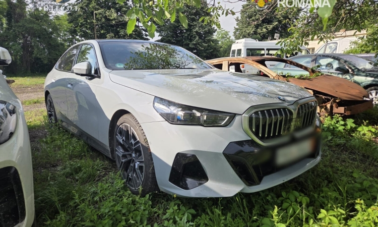 17 autoturisme de lux, ridicate la perchezițiile DIICOT și IPJ Prahova la gruparea suspectată de trafic intern și internațional de mașini de lux