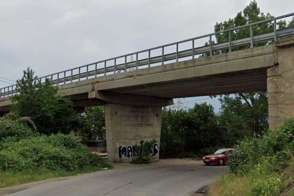 Pasajul de pe Centura de Est a Ploieștiului intră în reparații de luni, 8 iunie. Acum 7 ani, bucăți din acesta s-au prăbușit peste calea ferată Ploiești - Buzău!