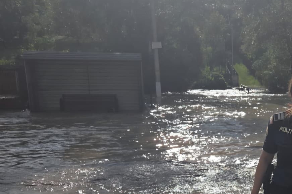 Drumuri blocate din cauza inundațiilor, în Prahova