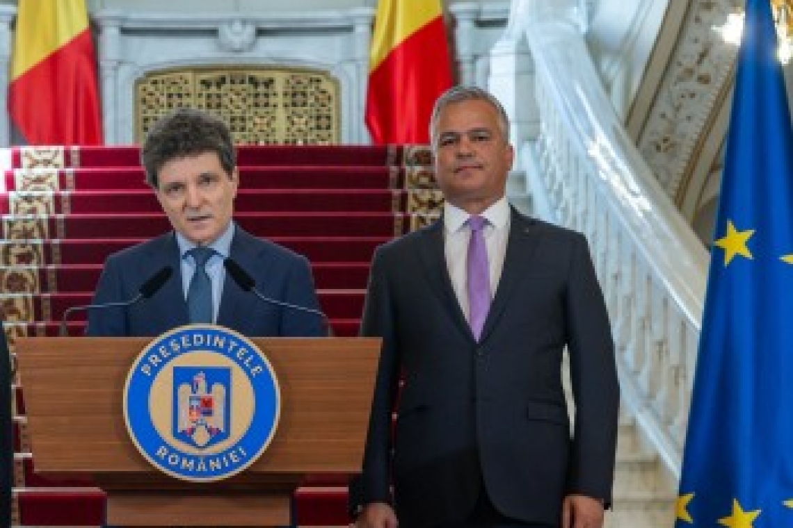 Adrian Veștea: „Nu îmi depun mandatul de premier desemnat. România are nevoie urgentă de stabilitate”
