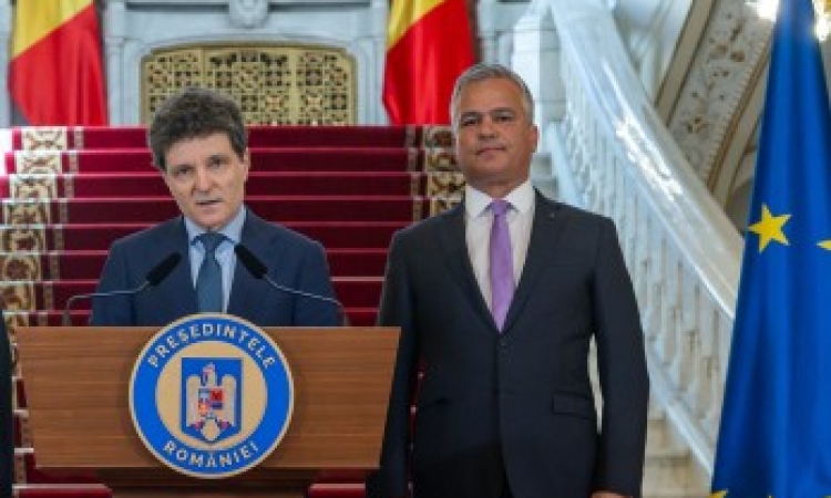 Adrian Veștea: „Nu îmi depun mandatul de premier desemnat. România are nevoie urgentă de stabilitate”