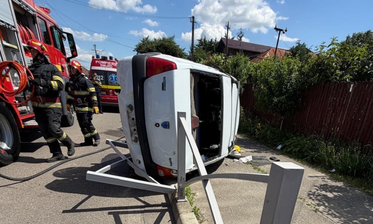Tânăr de 19 ani, rănit grav într-un accident produs în orașul Băicoi, marți după-amiază