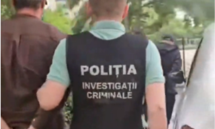 Doi ilfoveni, prinși în timp ce dădeau o spargere într-o casă din Ploiești. Bărbații au fost reținuți pentru 24 de ore
