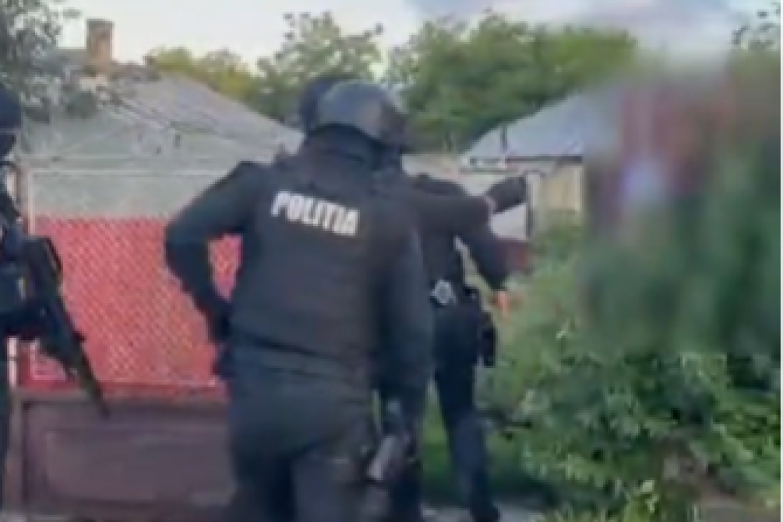 Bărbat din Bucov, reținut după ce ar fi furat o tricicletă pentru adulți din curtea unui localnic din Pleașa. Suspectul s-a trezit și cu mascații la ușă!