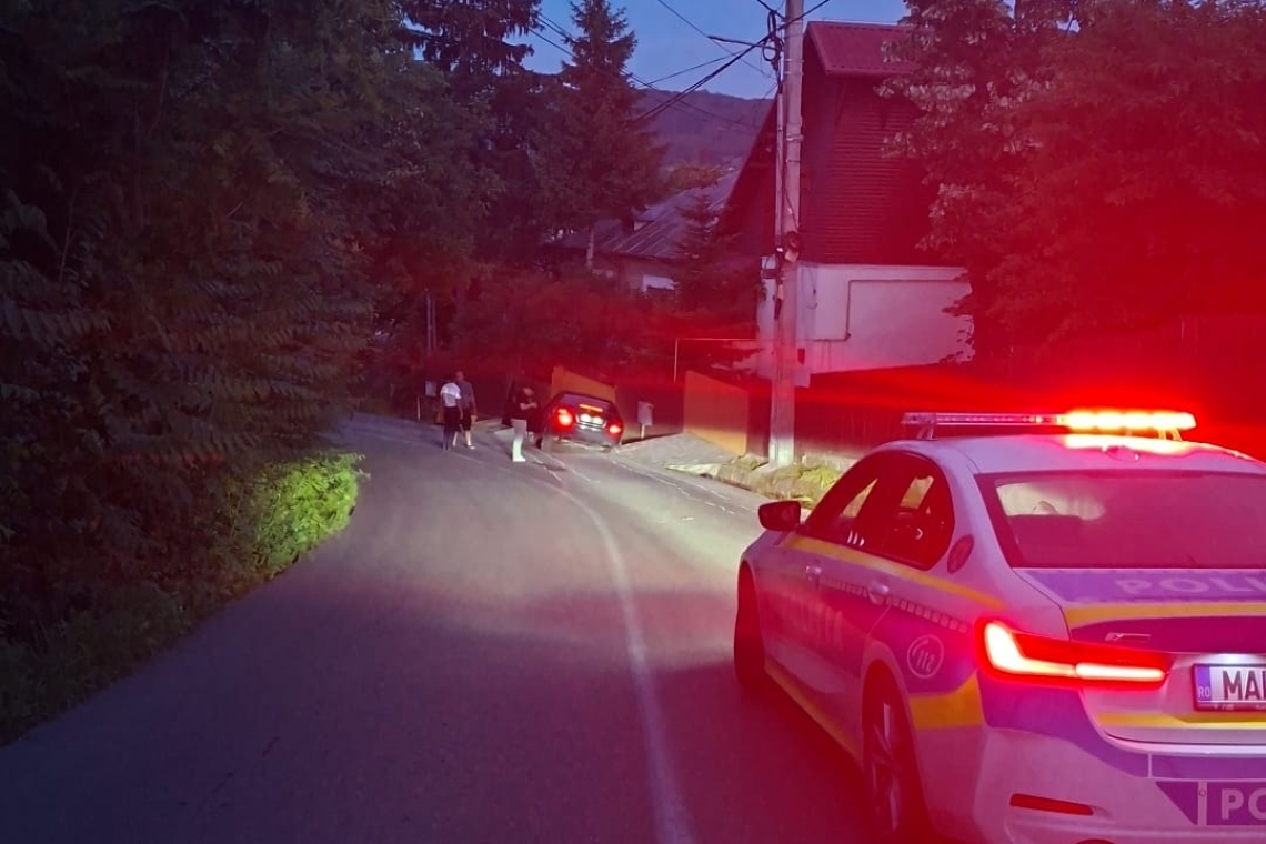 Poiana Câmpina | Un șofer de 21 de ani a încercat să evite coliziunea cu un autoturism și a intrat cu mașina într-un cap de pod