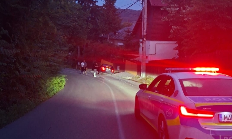 Poiana Câmpina | Un șofer de 21 de ani a încercat să evite coliziunea cu un autoturism și a intrat într-un cap de pod