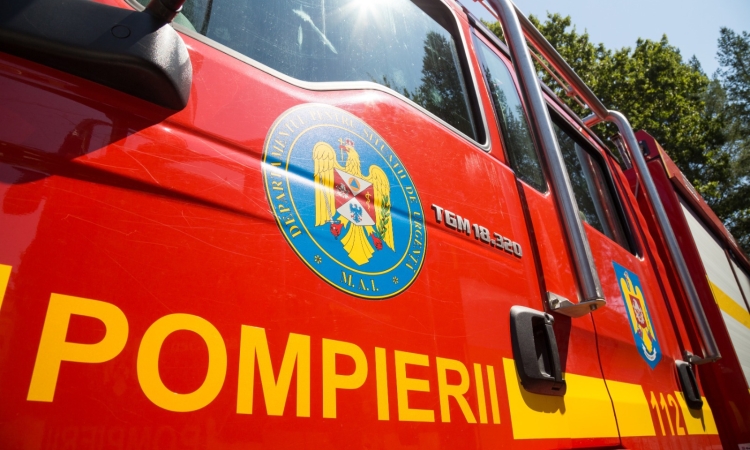 Incendiu într-un apartament din Ploiești: 14 persoane evacuate preventiv