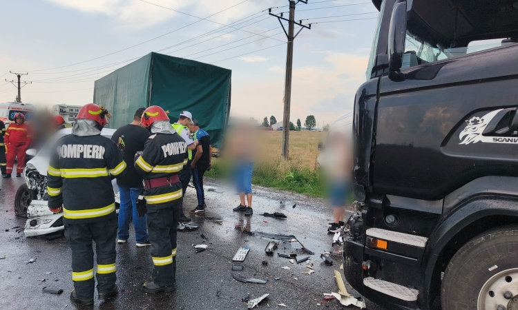 Coliziune în lanț pe DN72, la ieșire din Ploiești spre Târgoviște. Șase autovehicule implicate și trafic blocat